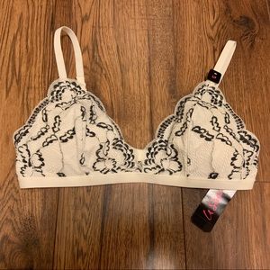 NEW La Senza White & Black Lace Bralette